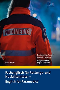 Cover des Buches „Fachenglisch für Rettungs- und Notfallsanitäter – English for“: Frau mit Rettungsdienstjacke, auf deren Rückenschild Paramedic als Funktionsbezeichnung geschrieben ist